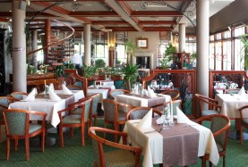 Sala restauracji nad brzegiem morza - Mielno